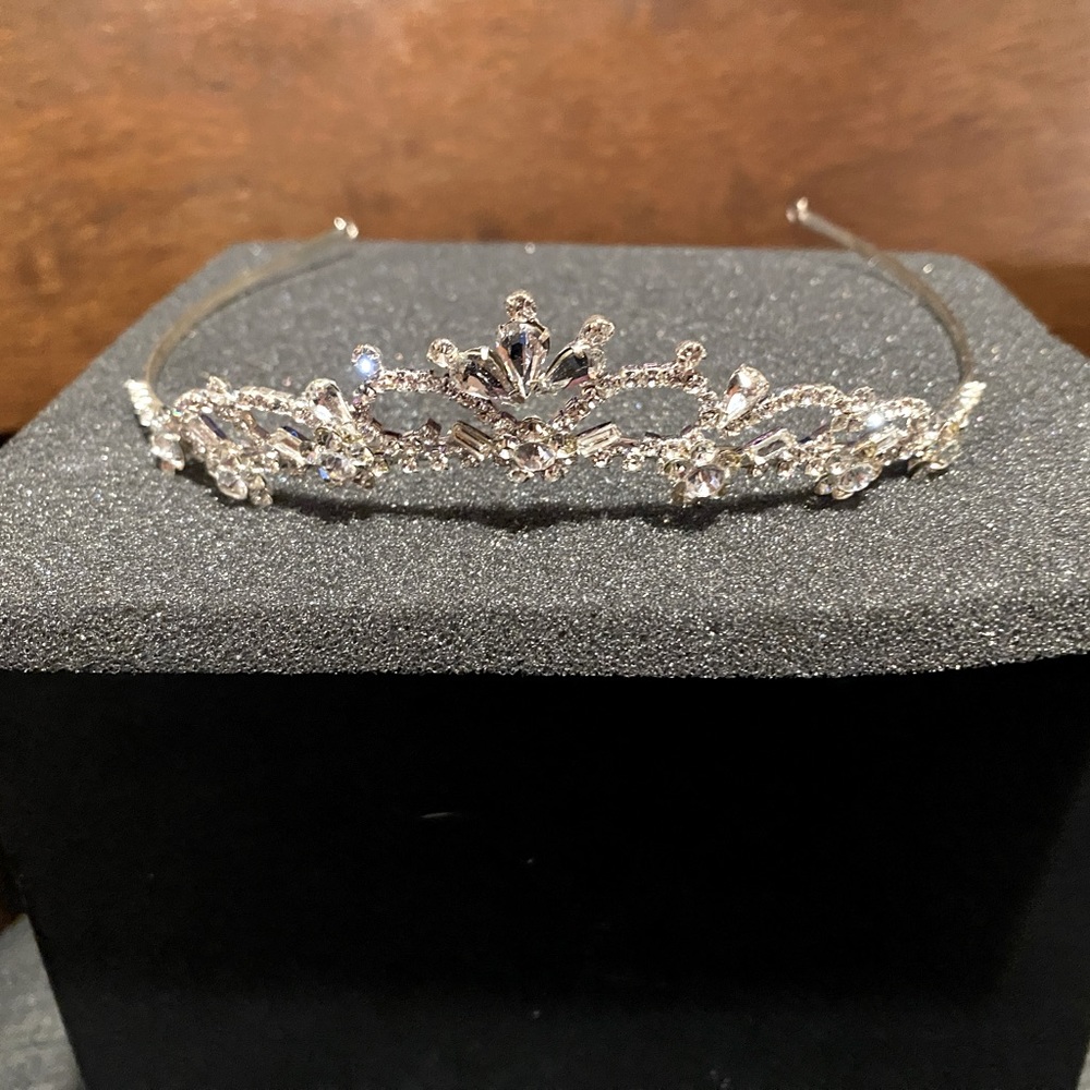 EUC Abrazi Tiara